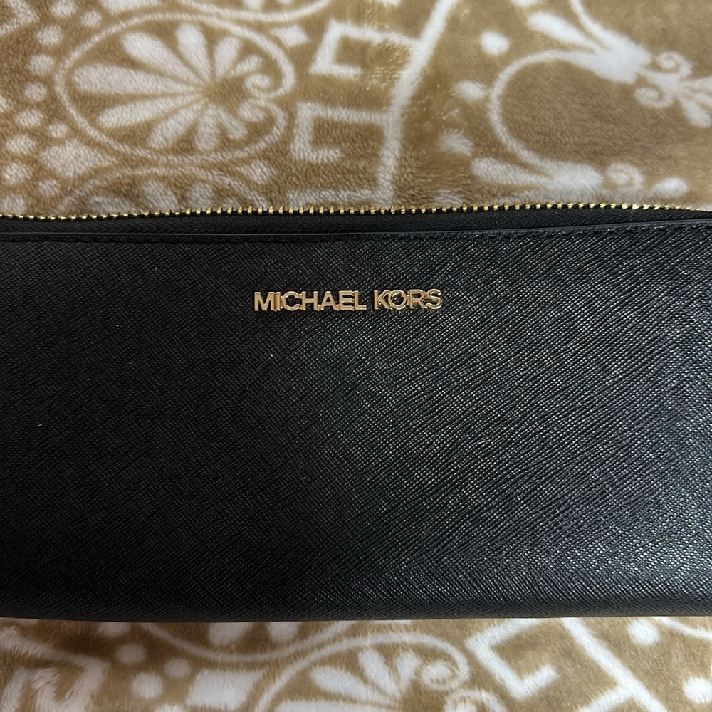 Micheal Kors Black Quarterzip Wallet NWOT - Picture 2 of 9